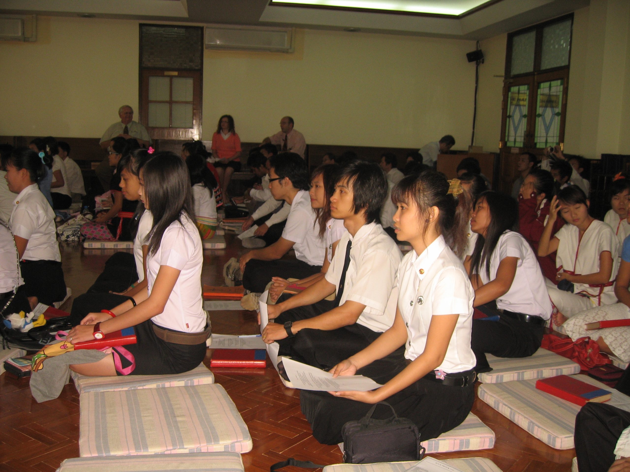 Thailand_Chapel_Service_at_McGilvary_College_of_Divinity.JPG