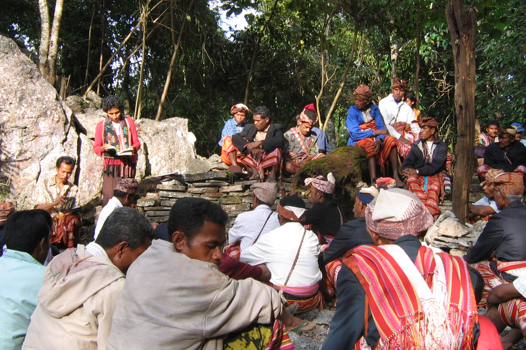 indonesia_john_campbell-nelson_Rev._Paoina_Bara_Pah_leads_prayers_for_protection_of_Bijeli_watershed__South_Central_Timor.png